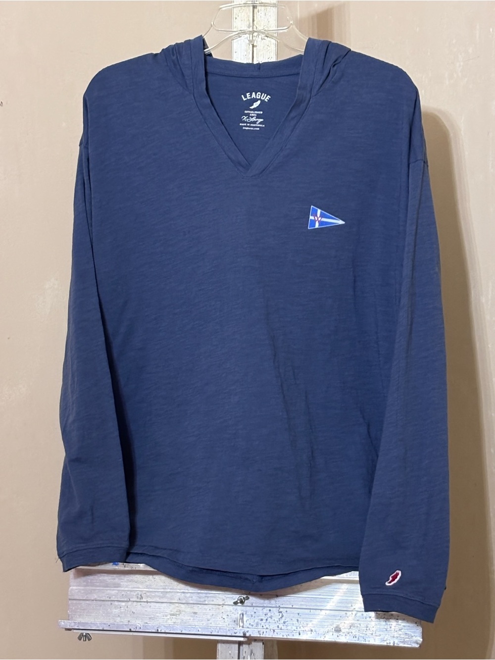 League Collegiate Wear Navy Blue Slub Knit
Hooded V-Neck Long Sleeve T-Shirt XL